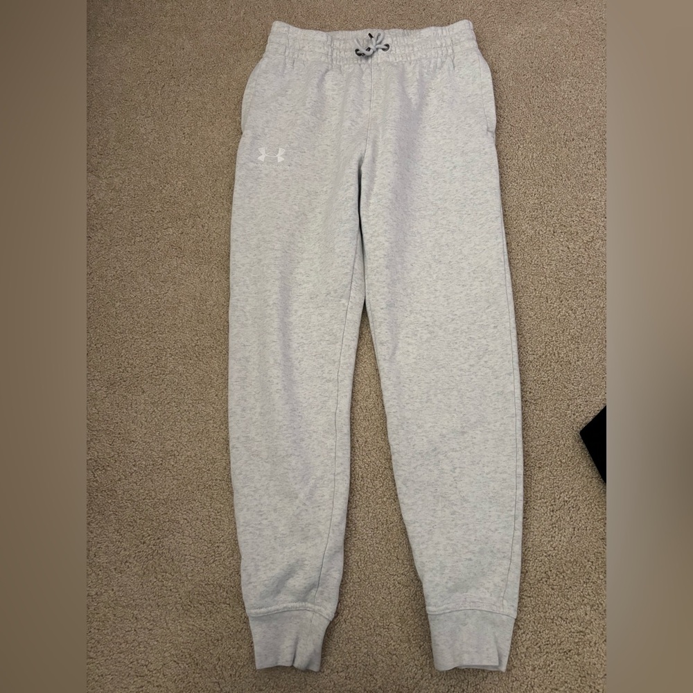 Women’s under armour joggers size XS. Light heathered color.